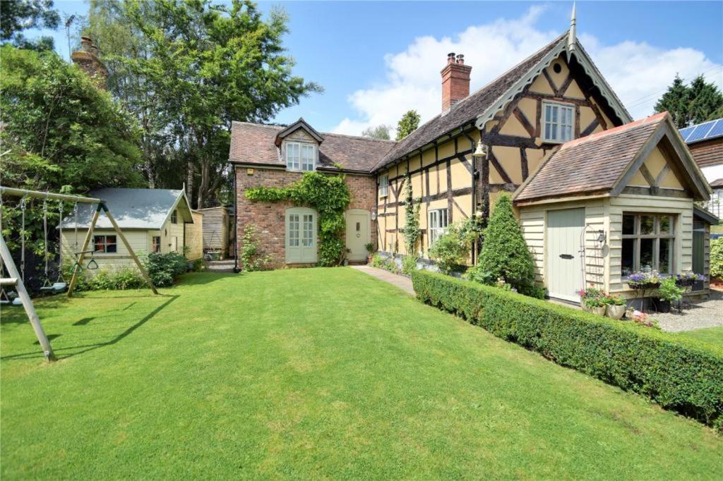 Chocolate Box Cottage In The Heart Of Shropshire Ludlow Exterior photo